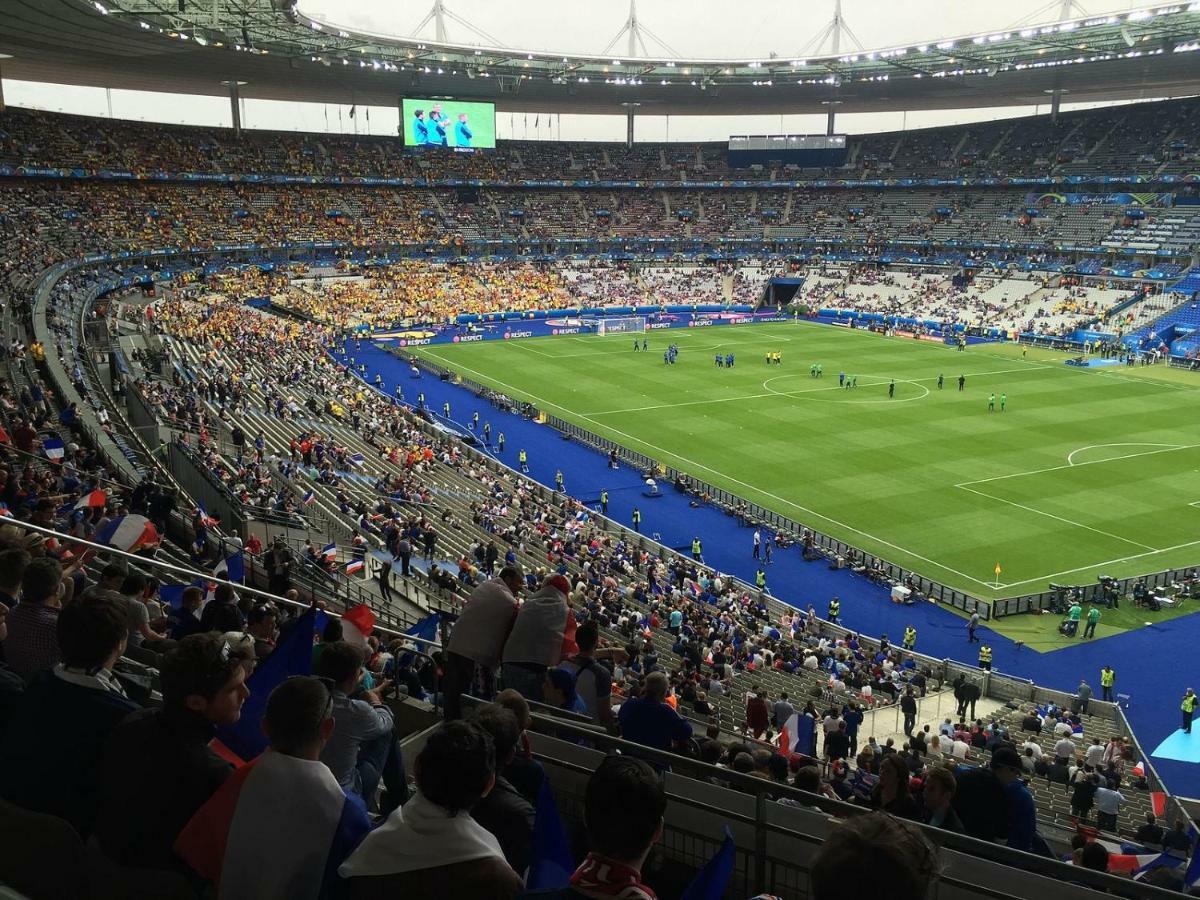 F2 Paris 10Eme Gare Du Nord - Stade De France - Parking Saint-Denis  Zewnętrze zdjęcie